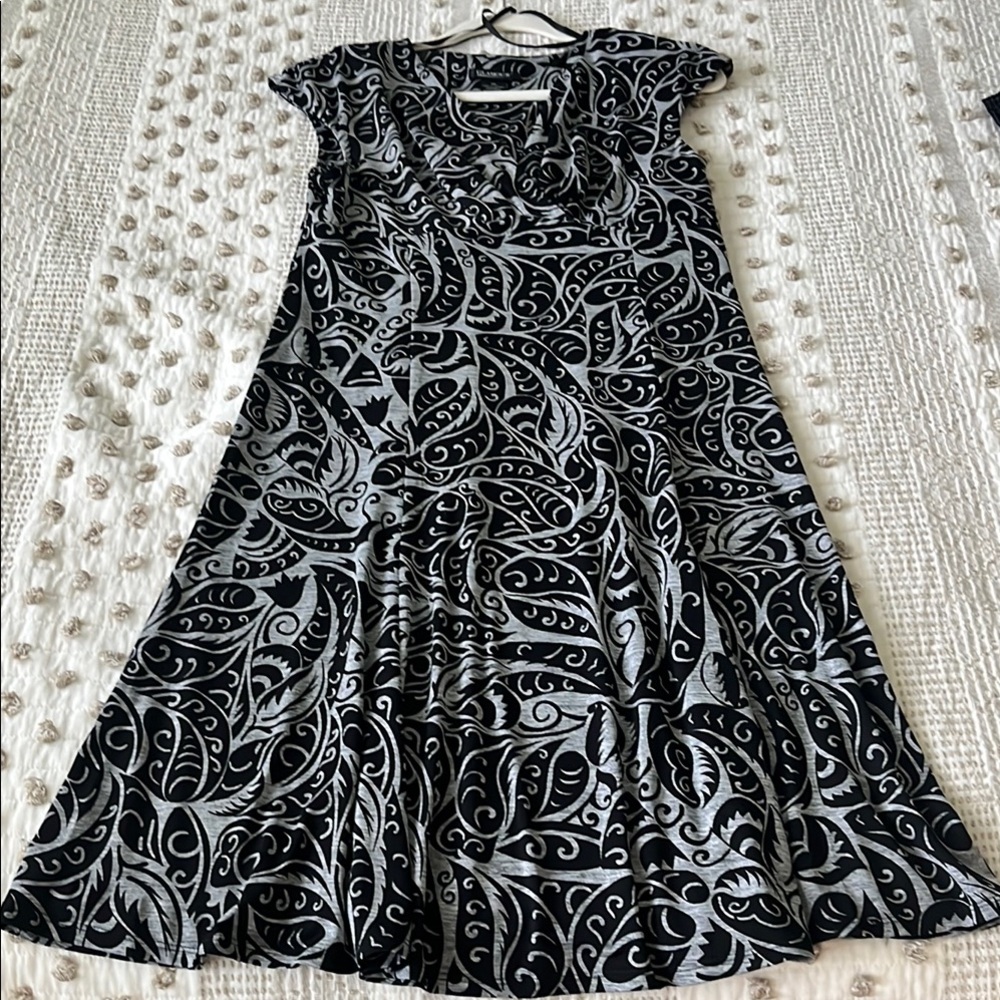 Elegant Black and Gray Patterned Dress